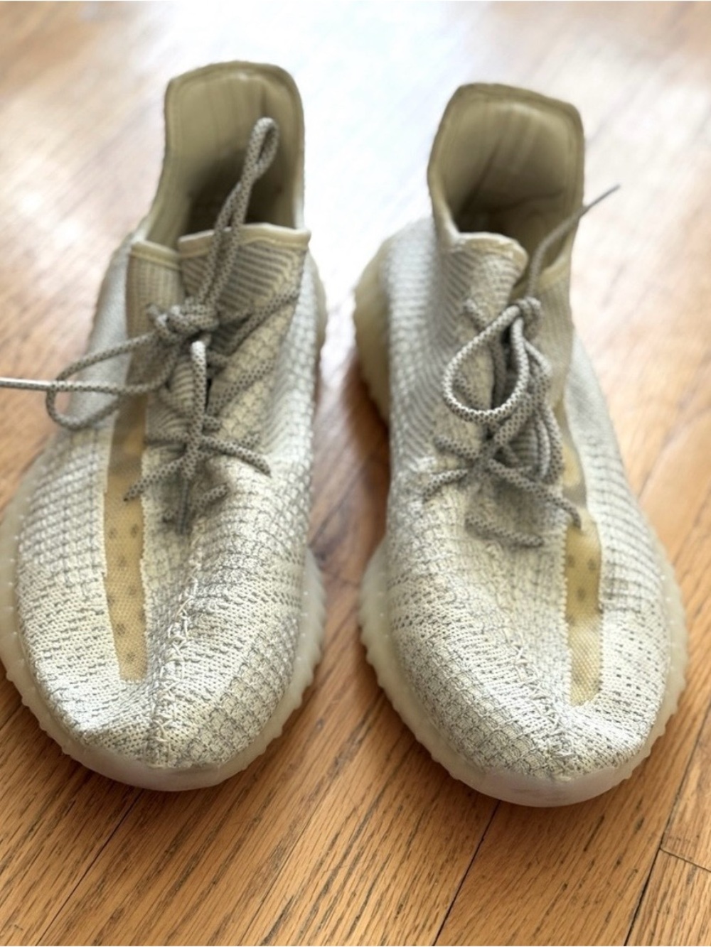 Adidas Yeezy Boost 350
V2 Sneaker- Lundmark